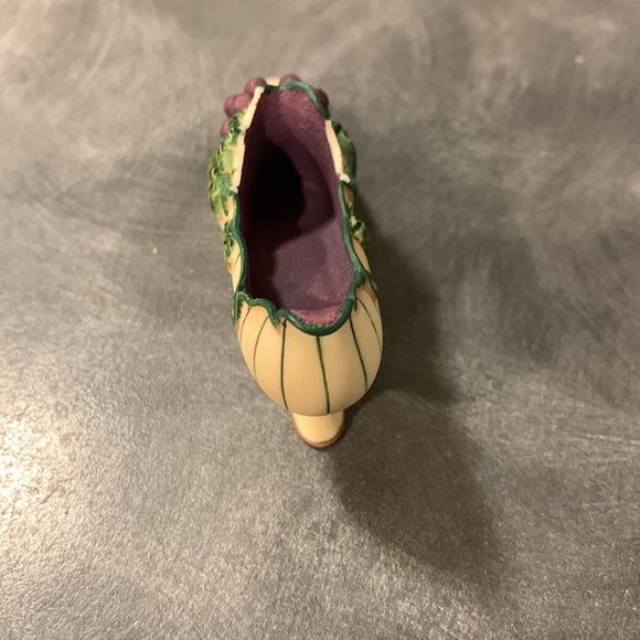 Gloria. Sandy  Lyman Clough  Shoe - Picture 4 of 5